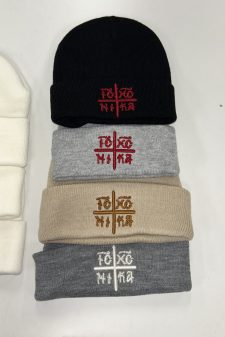 Căciulă tricotată cu broderie – Monograma Hristos